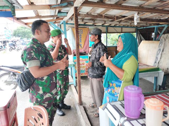 Tingkatkan Protkes,Babinsa Himbau Selalu Gunakan Masker di Luar Rumah