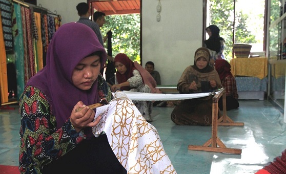 Melalui Rumah Batik Andalan, RAPP Bantu Ekonomi Masyarakat Sekitar
