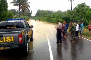 Jalur Sumbar-Riau Masih Belum Bisa Dilewati Kendaraan Besar