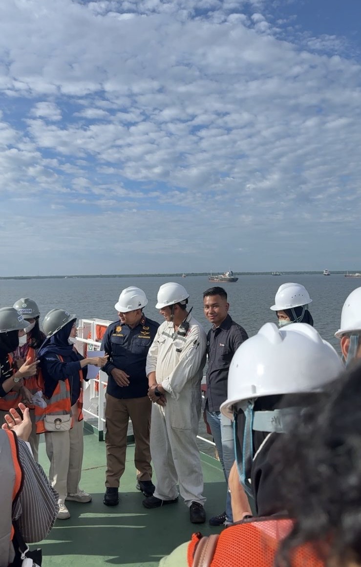 Kolaborasi PT. Karana Line dan KKP Dumai, Mahasiswa UNRI Diberi Akses Edukatif ke Kapal Tanker Asing