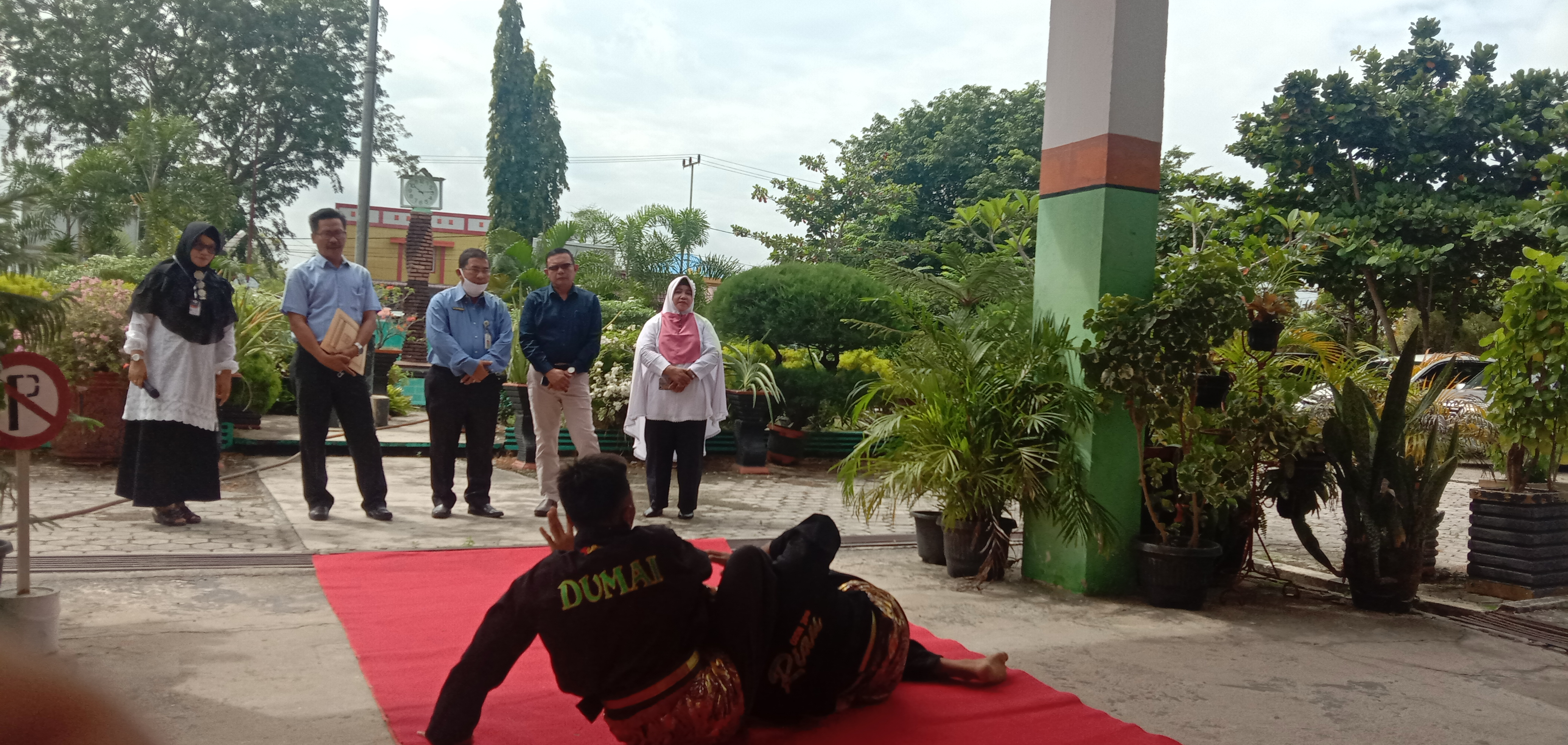 Pustaka Tun Teja SMKN 2 Dumai Ikut Lomba, Penilai Tiba disambut Pencak Silat