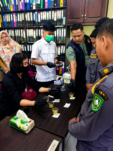 Sidak Urine Mendadak di Lingkungan Kec.Bengkalis, Dua Orang Positif Amfetamin  Polisi Kejar Pemasok