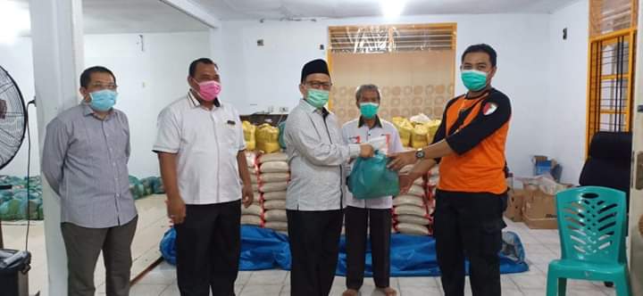 DPD PKS Salurkan 500 Paket Sembako di Empat Kecamatan