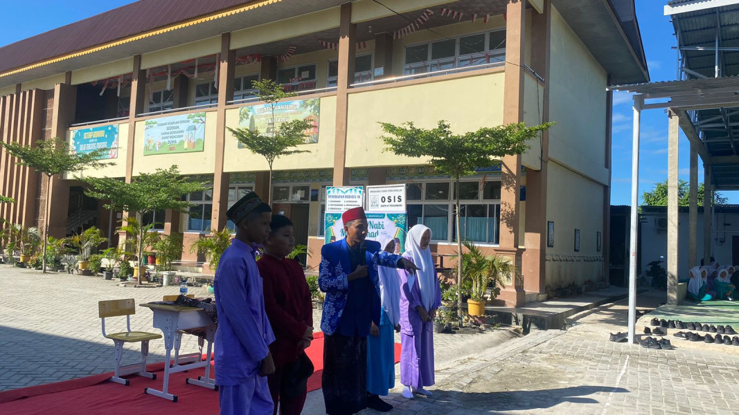 SMP N 47 Pekanbaru Gelar Peringatan Maulid Nabi Hadirkan Ustad Sarwan Kelana