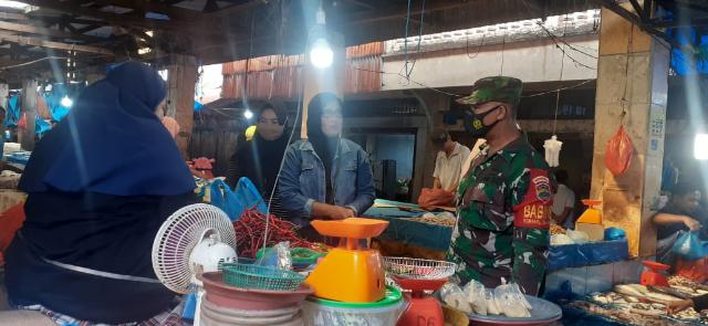 Serda P Sinaga Himbau Pengunjung Ikuti Prokes C-19 di Pasar Sartika Duri