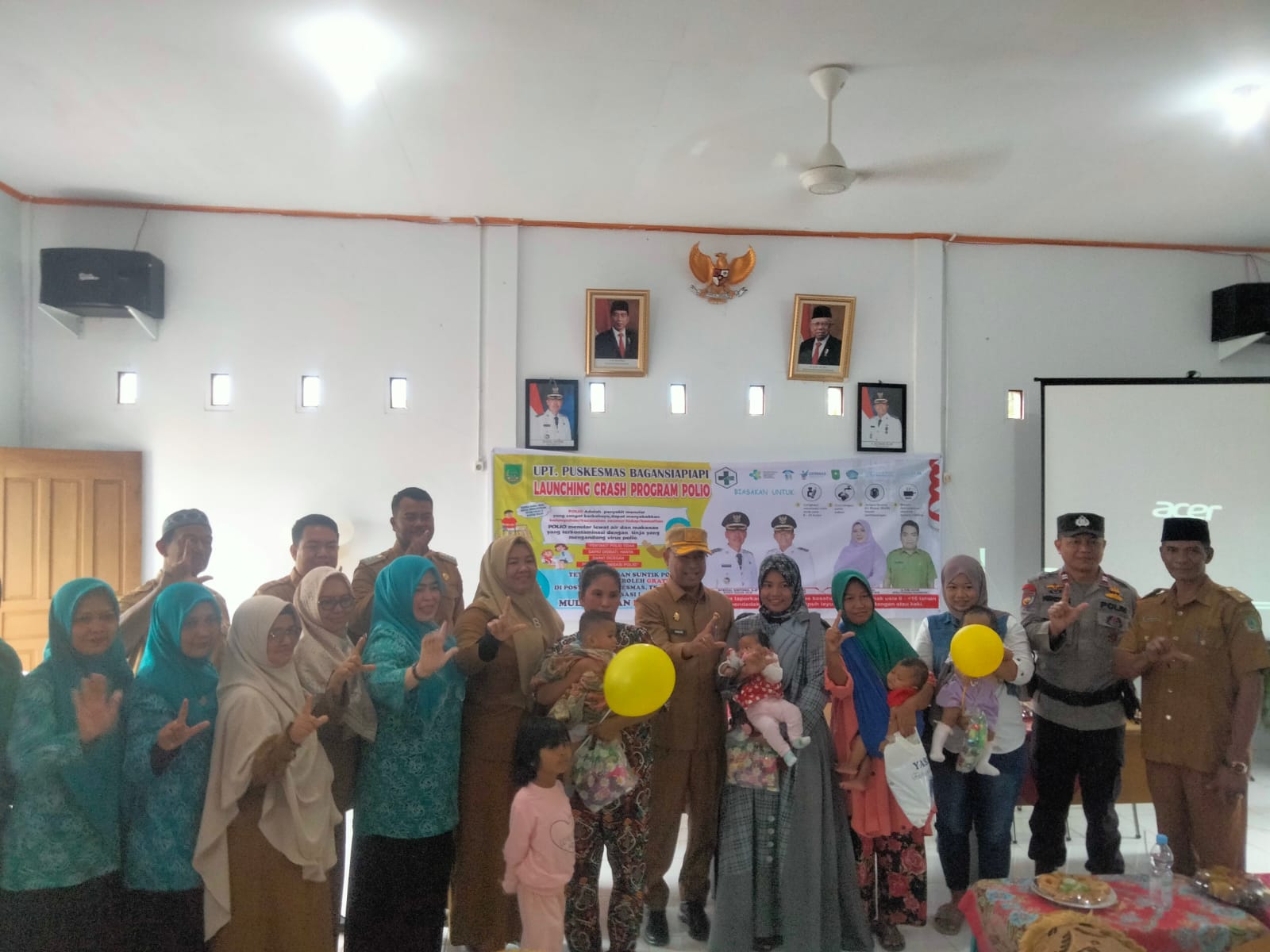 Sekda Rohil Buka Launching Crash Polio di Kepenghuluan Paret Aman
