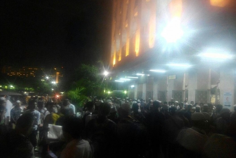 Peserta Aksi 2 Desember Menginap di Stasiun BogorPeserta Aksi 2 Desember Menginap di Stasiun Bogor