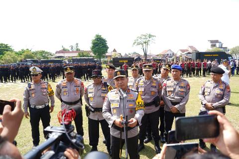 Polda Riau Kirim Ratusan Personel BKO ke Sumatera Barat, Kapolda: Kemanusiaan Melampaui Batas Yuridi