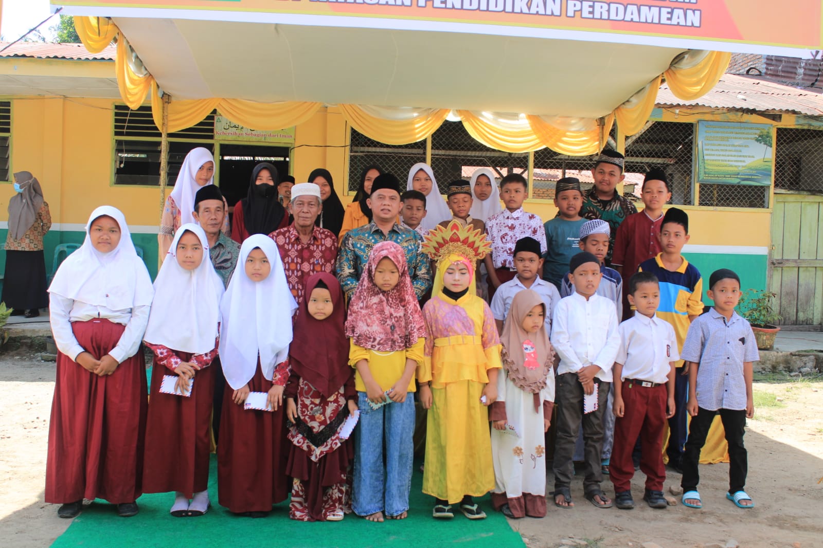 30 Anak Yatim Yayasan Pendidikan Islam Perdamean Terima Santunan