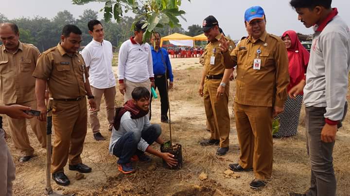 Mahasiswa Kukerta Univ. Abdurrab gelar Aksi Peduli Lingkungan di Kawasan Rumbai Pesisir