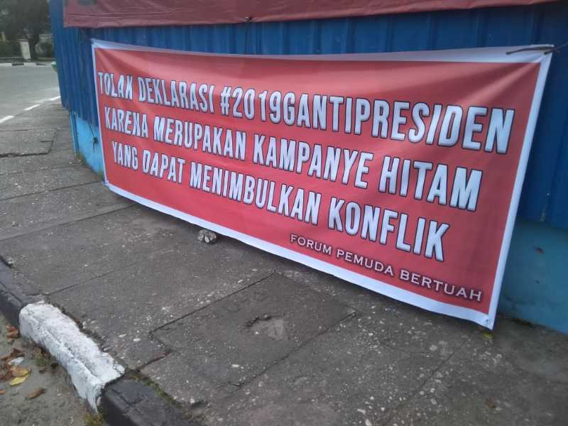 Khalid : Spanduk Penolakan #2019GantiPresiden Merupakan Kampanye Hitam