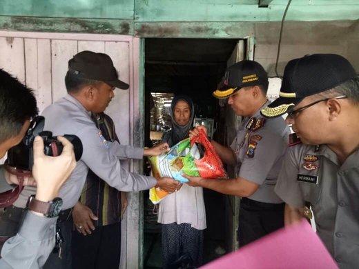 Polresta Pekanbaru Bantu Warga Yang Kurang Mampu