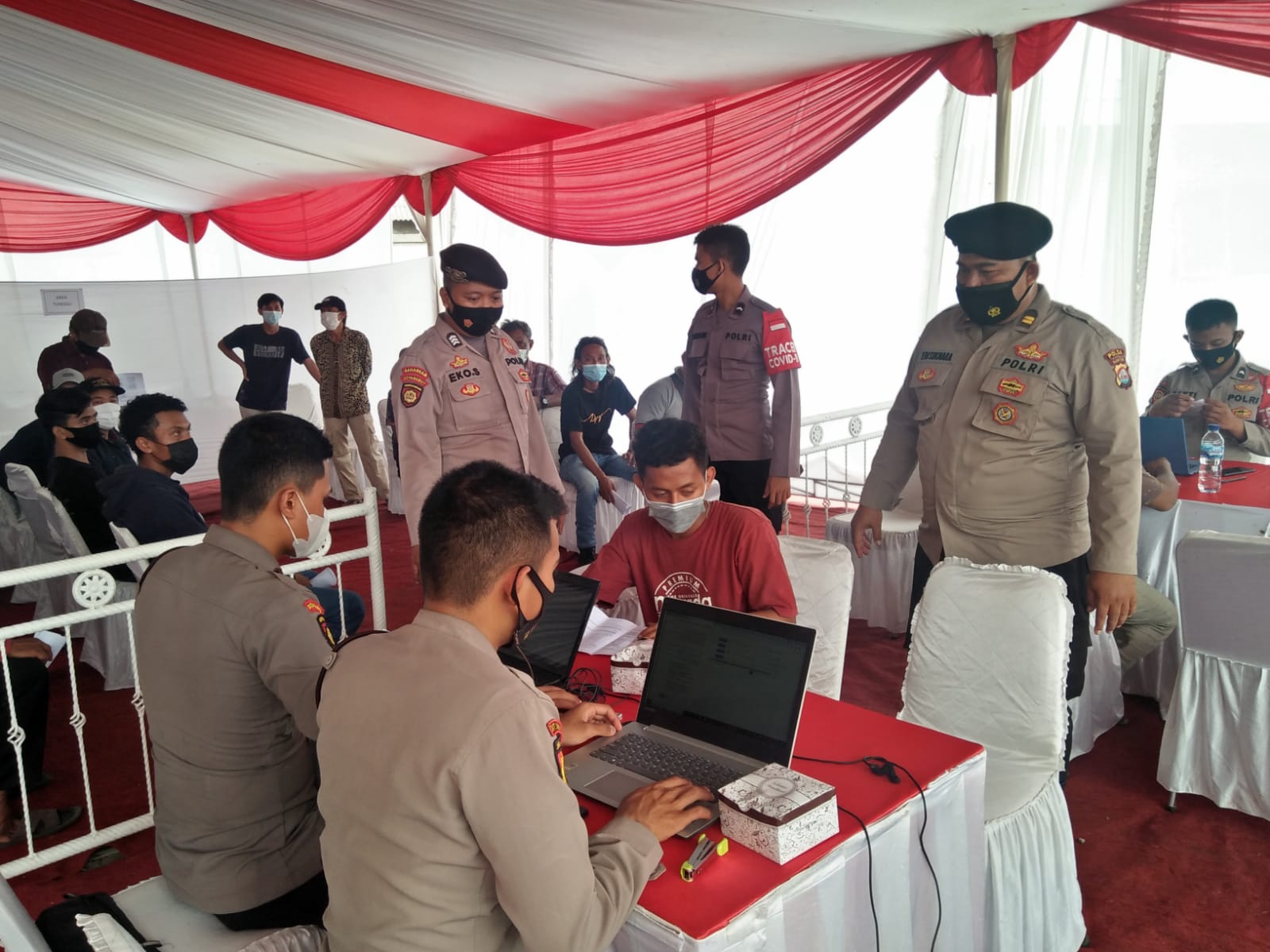 Personel Ditpamobvit Polda Banten Lakukan Pengamanan Vaksinasi Presisi di PLTU Jawa 7