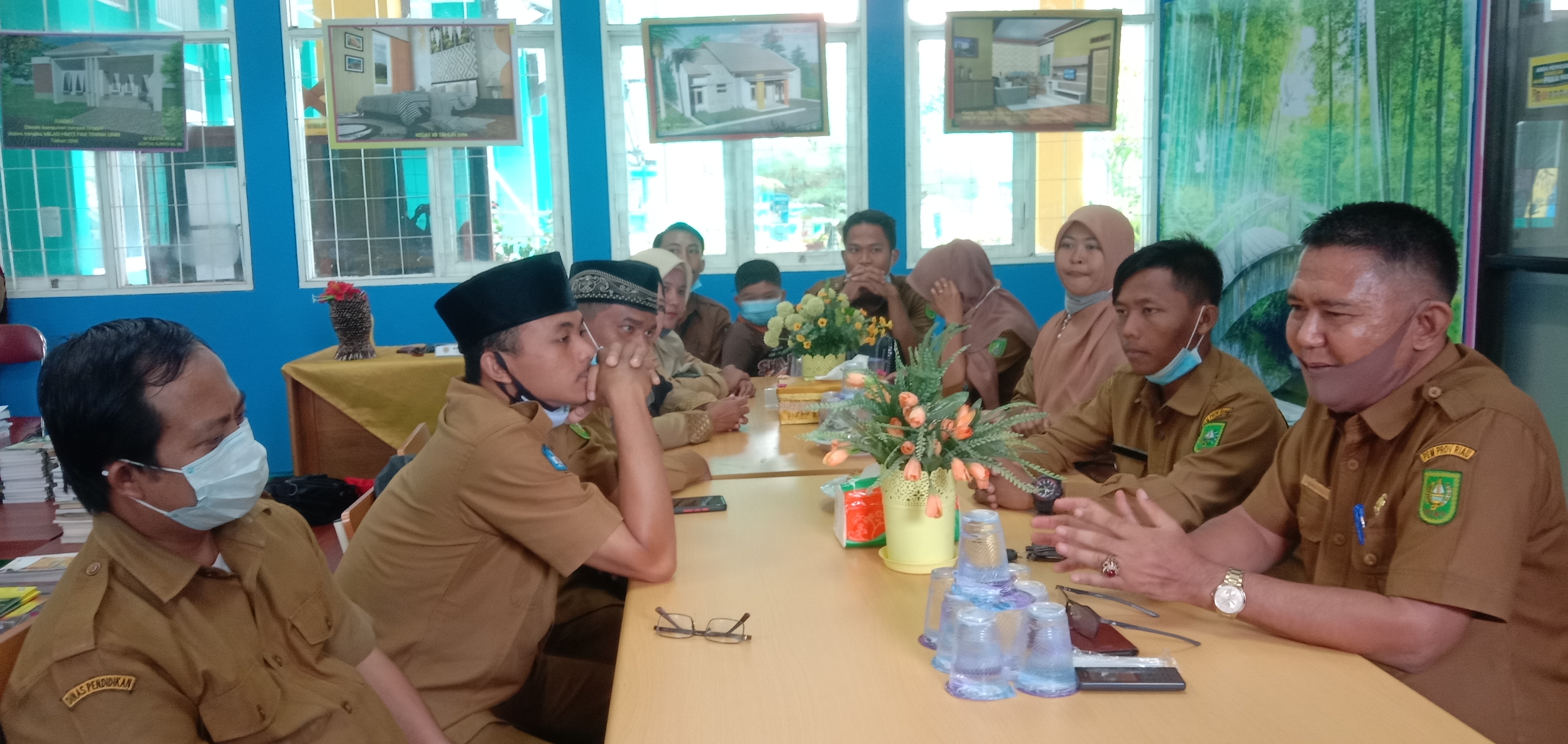 Perwakilan SMKN 3 Dumai Kunjungi Pustaka Tun Teja