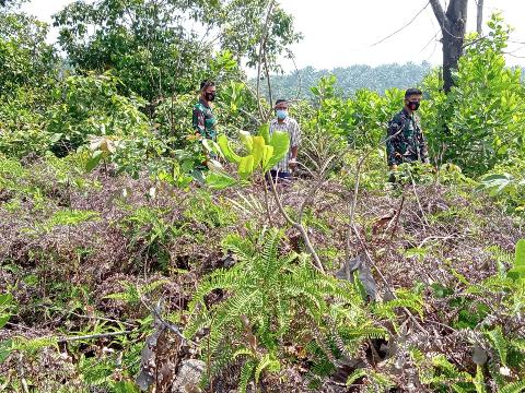 TNI Koramil 04/Mandau Pimpin Patroli Cegah Karhutla di Desa Boncah Mahang