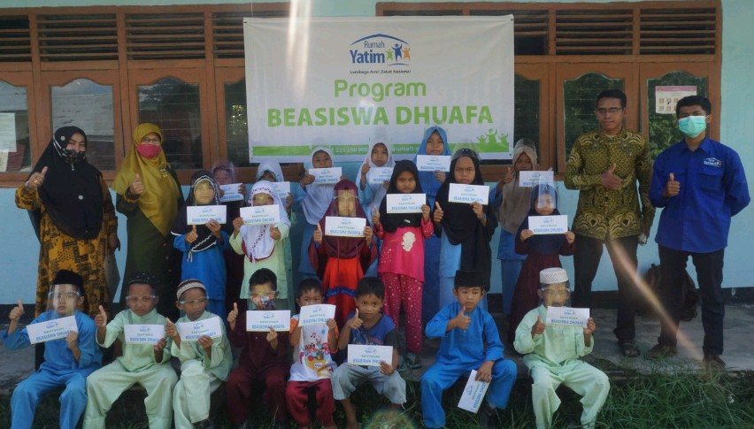 Rumah Yatim Bagikan Bantuan Pendidikan dan Biaya Hidup untuk Warga Kabupaten Kampar