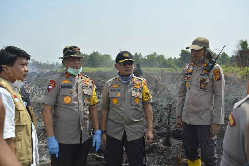Kapolresta Pekanbaru Dampingi Kapolda Riau di Preskon Karlahut, AKP Hidayat Pimpin Pengamanan lokasi