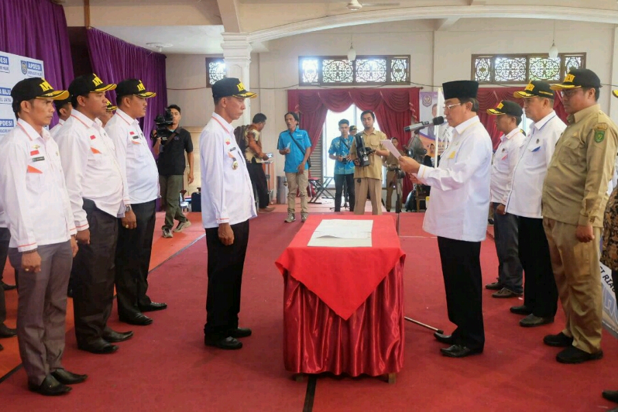 Wardan, Kukuhkan Pengurus APDESI Inhil Periode 2017-2022