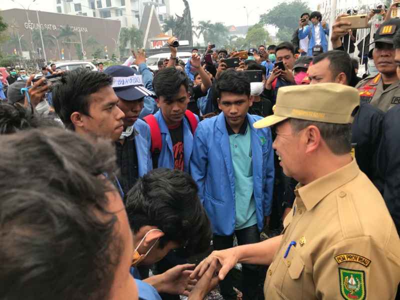 Gubri : Titik Api Sudah Berkurang, Asap Ini Juga Ada Dari Provinsi Tetangga