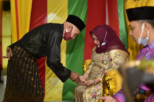 LAMR Gelar Tepuk Tepung Tawar Untuk Kasmarni - Bagus Santoso Calon Bupati Bengkalis 2020