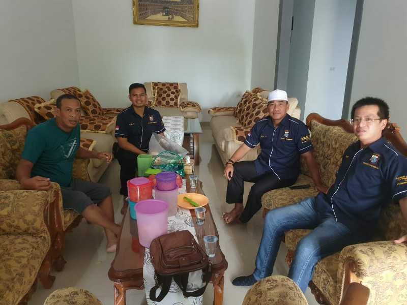 Wakapolresta Pekanbaru dan Tim JB Besuk Aiptu Subaggio yang Sedang Sakit