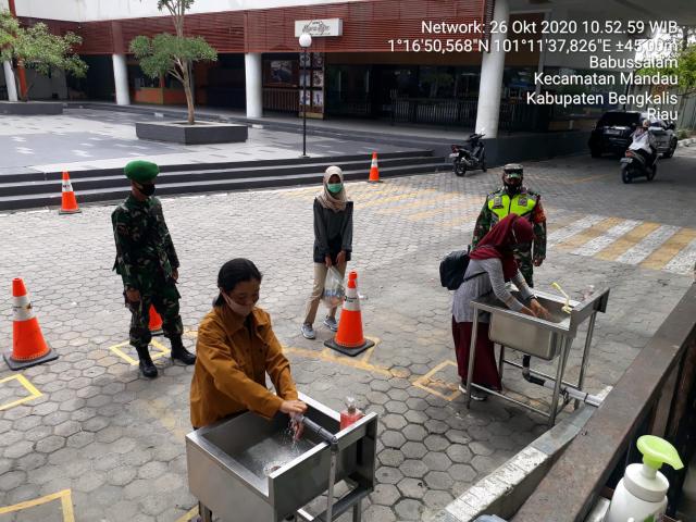 Antisipasi Pengunjung Terkait Covid-19, TNI Himbau Tetap Waspada & Cuci Tangan Masuk Mall City Manda