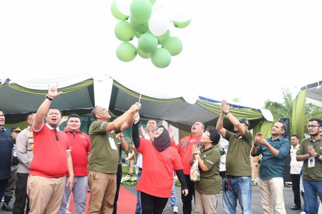 Hadiri Get Together PT BMS, Bupati Kasmarni Jadi Motivator: Ayo Bangkit dan Terus Berinovasi