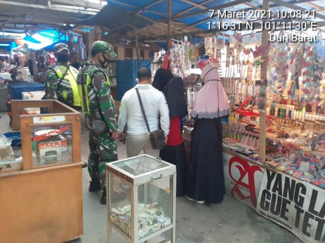 Utamakan Kesehatan,Jaga Kebersihan Himbau Serka Agus Liadi di Pasar Sartika