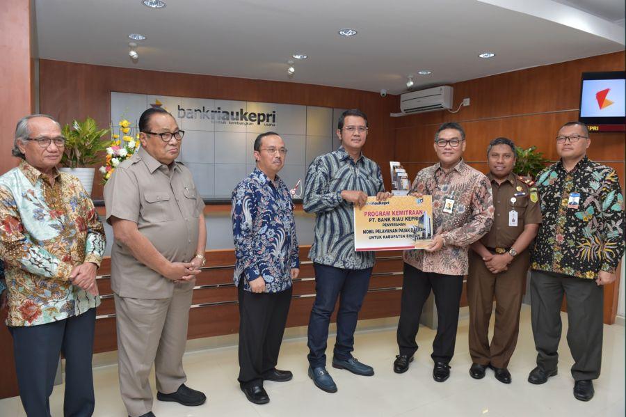 Pemkab Bintan Terima Satu Unit Mobil Pelayanan Pajak Daerah CSR Bank Riau Kepri