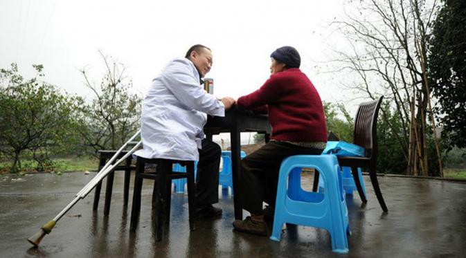 Kisah Inspiratif Dokter Cacat Ini Getarkan Netizen