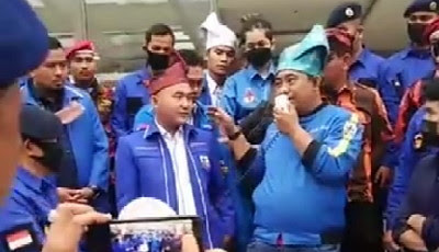 Pelantikan Pengurus DPD KNPI Riau diwarnai dengan aksi protes  ingin bergabung Menjadi Pengurus
