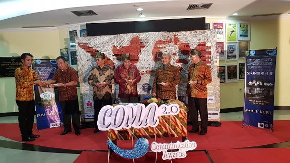 Anugerah COMA FIKOM UIR Ditaburi Penghargaan Prestasi Akademik