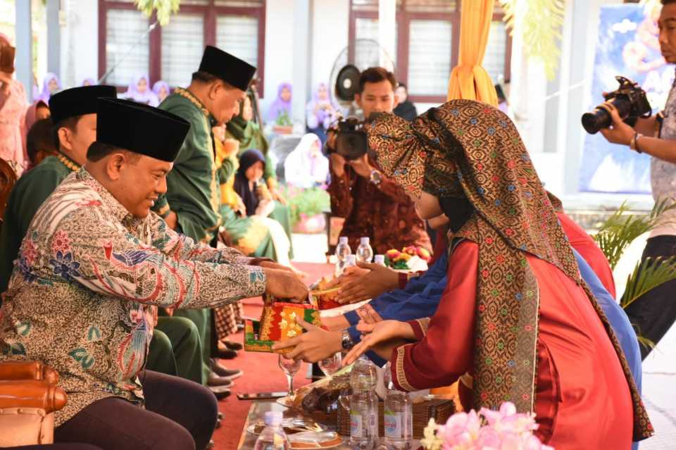 Sekda Kampar ; Jangan Sampai Anak-anak Puas Tamat SMA Saja