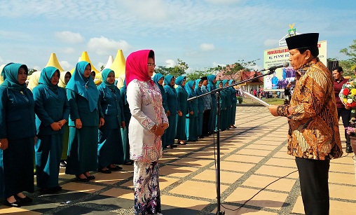 Bupati Sukiman Lantik Bunda Paud Kabupaten Rohul