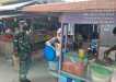 TNI Koramil 04/Mandau Siaga 3 M Sesuai Protkes Untuk pengunjung Pasar Sartika Duri