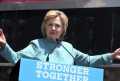 Obama Ingatkan Clinton Waspadai Trump