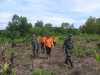 Cepat Tanggap Karhutla, Babinsa Koramil 03/Mandau Sisir Lahan Yang Mengundang  Api
