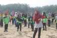 Tim Kukerta UNRI Gelar Sosialisasi Ecobrick Sesudah Senam Pagi Bersama di Kampung Keranji Guguh