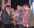 Wako Pekanbaru Terima Penghargaan Anugerah Kihajar 2017 Dari Mendikbud
