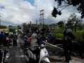 Hiiii...., Truk Kontainer Puluhan Ton Terbalik Ke Parit