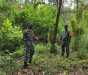 Lindungi Lahan dan Hutan dari Kebakaran, Babinsa Koramil 04/Mandau Giat Patroli