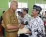Pjs. Bupati Inhil Serahkan SK Honorer Secara Simbolis