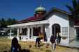 Mahasiswa KKN Univ. Abdurrab Gelar  Bakti Sosial Membersihkan Masjid As-Syuhada Di Desa Sialang Bung