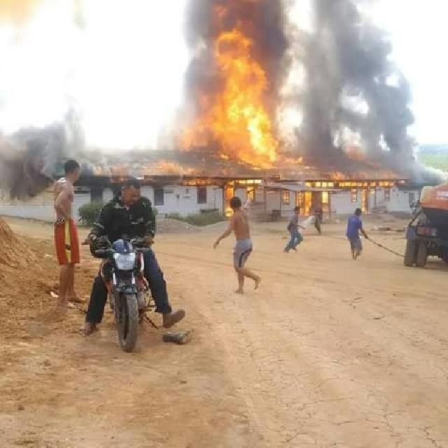 Barak Buruh di Kompleks PT RAPP Kuantan Hilir Terbakar